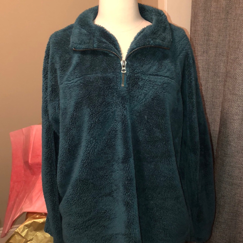 Dylan pullover size large 😻